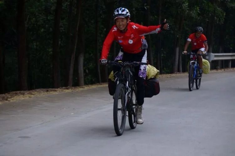 71岁奶奶获健美比赛冠军：被儿媳夸偶像，只要身体允许我练，会一直坚持下去