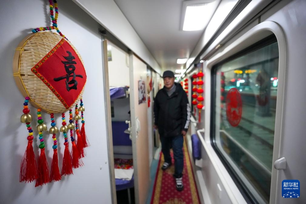 黑龙江开行今冬首趟东北民俗文化主题列车