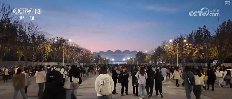 玩法上“新”聚人气！“演出+”催生消费新需求 延伸文旅消费链激活经济新动能