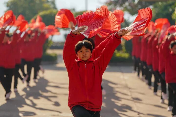 “燃灯”接力——张桂梅和她的学生们