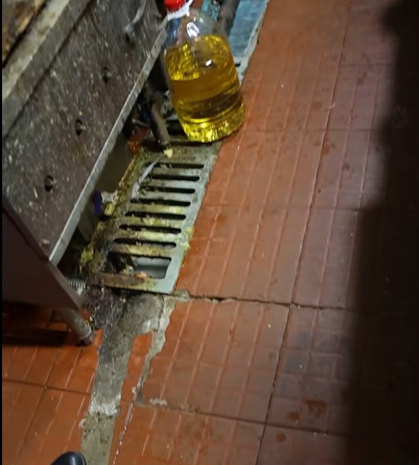 后厨不堪入目、食材变质过期......100元一碗的网红黄鱼面馆被立案调查