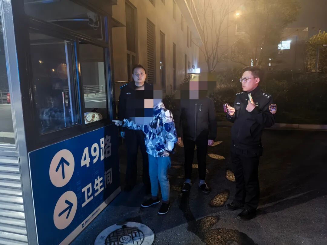 事发杭州！光天化日之下，一女子在车主眼前“顺手牵羊”……