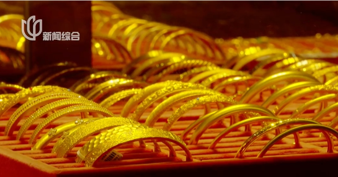 10万块的金手镯？上海一女子爽快出手，但店员突然不卖了...