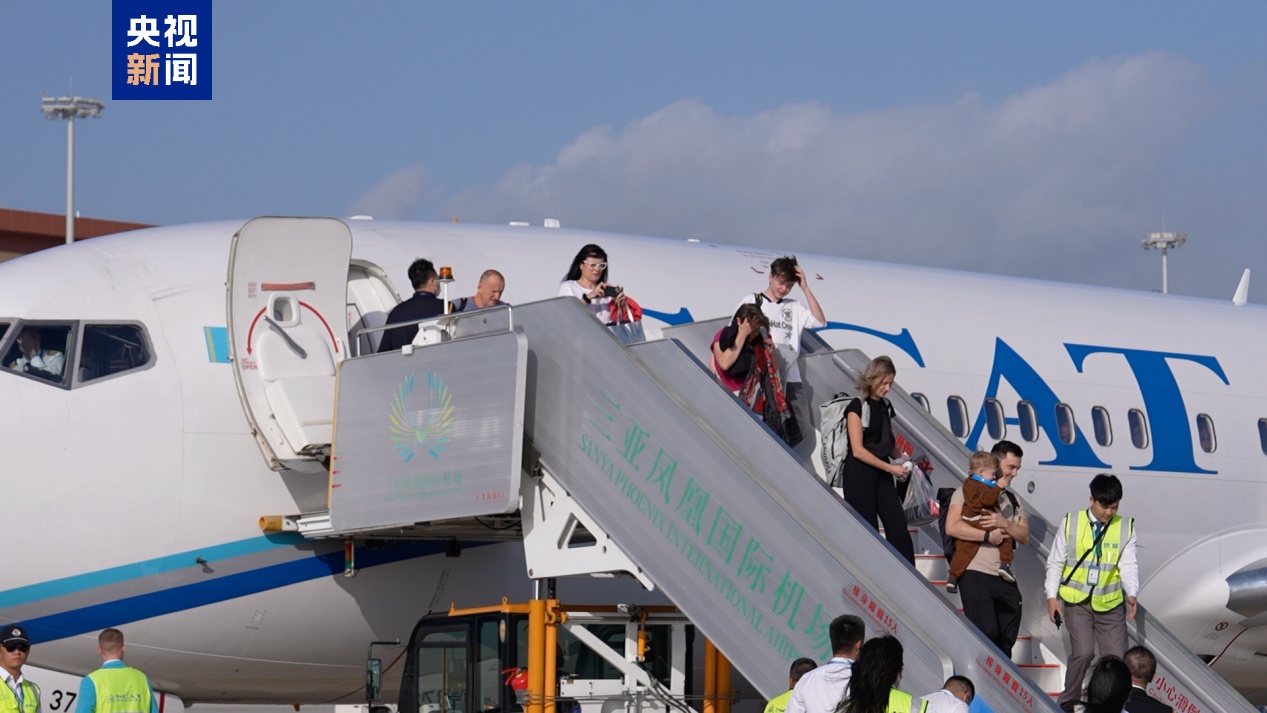 海南自贸港首条第七航权客运航线旅客顺利入境