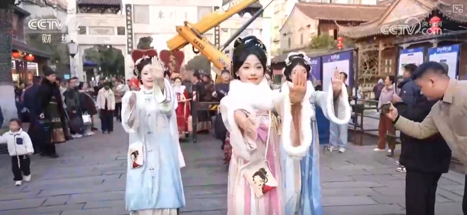 多元化、沉浸式体验添彩“跨年经济” “新意+巧思”让消费活力持续迸发