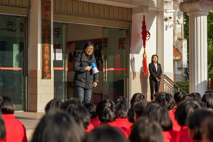 “燃灯”接力——张桂梅和她的学生们