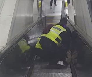 教科书式“神同步”！