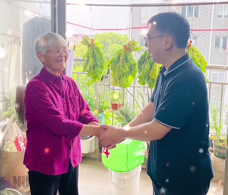 杭州男子停车救人，没想到救的竟是自己老婆！脑溢血9个月没有后遗症，网友：爱的魔力