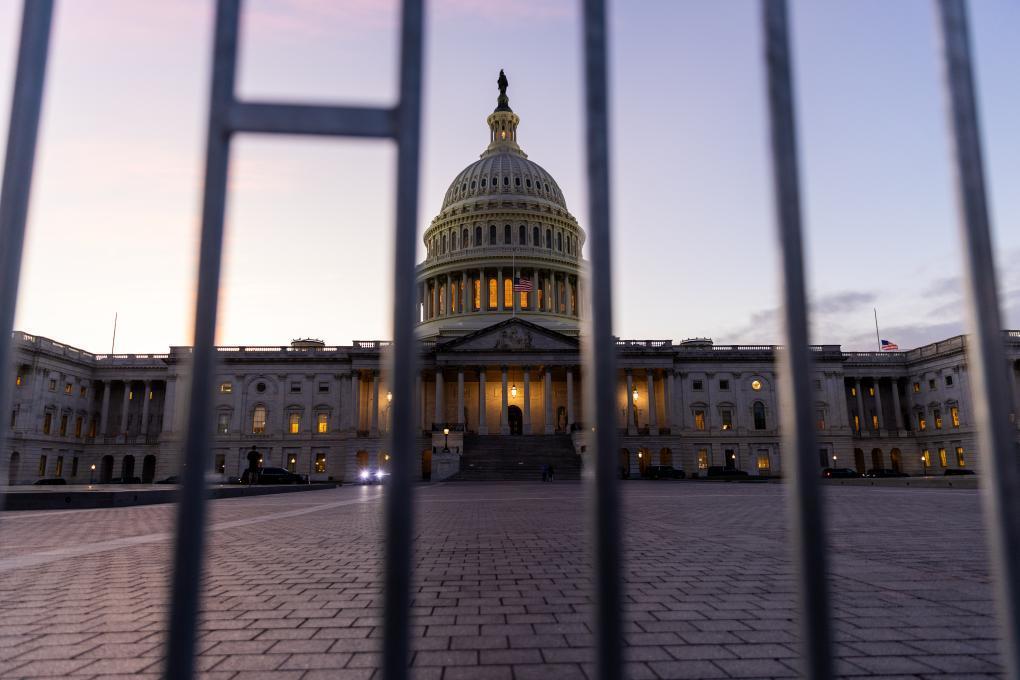 美司法部：特朗普同删除爱泼斯坦案文件无关