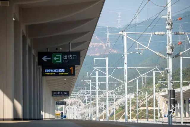 广湛高铁正式通车！记者带你站台感受350km/h的列车速度！