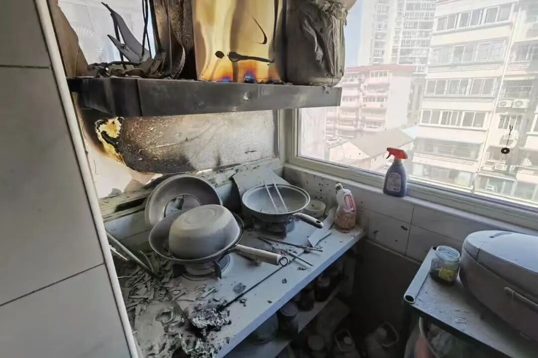 出门领免费鸡蛋，回来厨房烧没了！