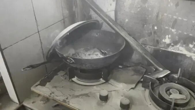 出门领免费鸡蛋，回来厨房烧没了！