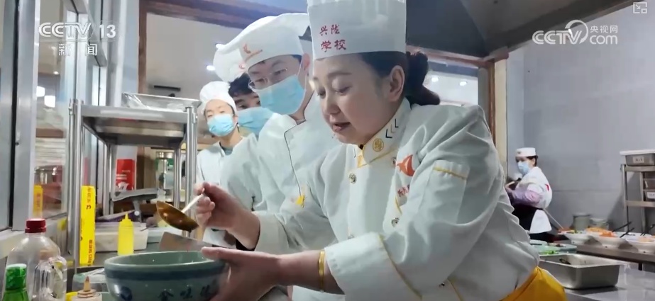 源自街头的美味加速拓展海外市场 手握技艺复合型人才为产业发展注入新活力