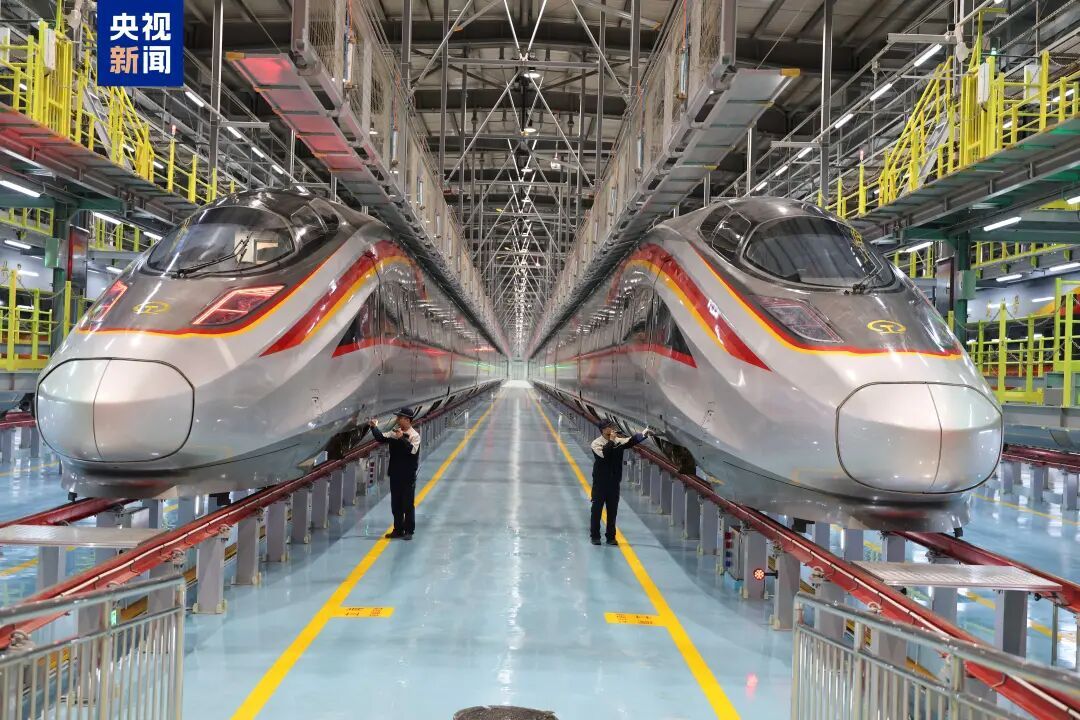 广湛高铁正式通车！记者带你站台感受350km/h的列车速度！