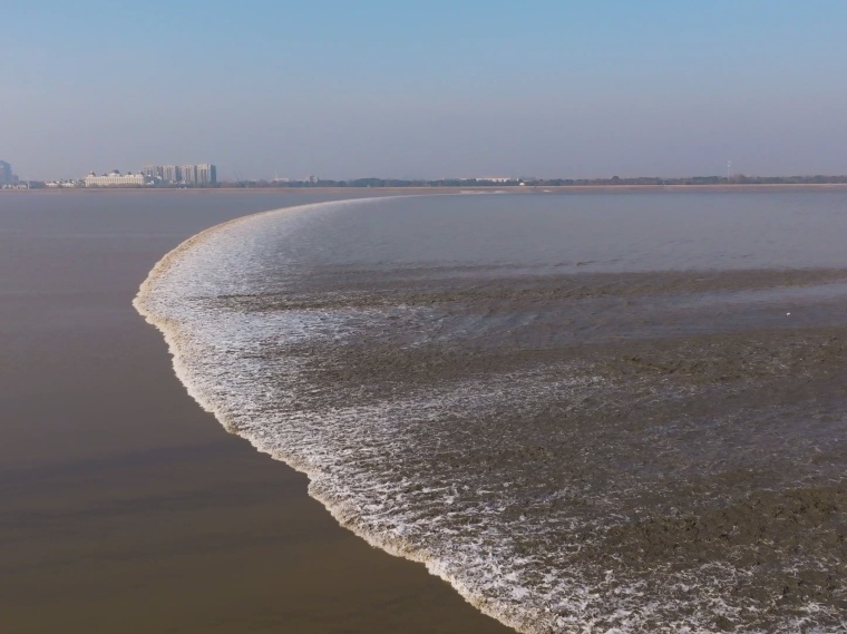 这些铁路人，上班时间“冬泳”？