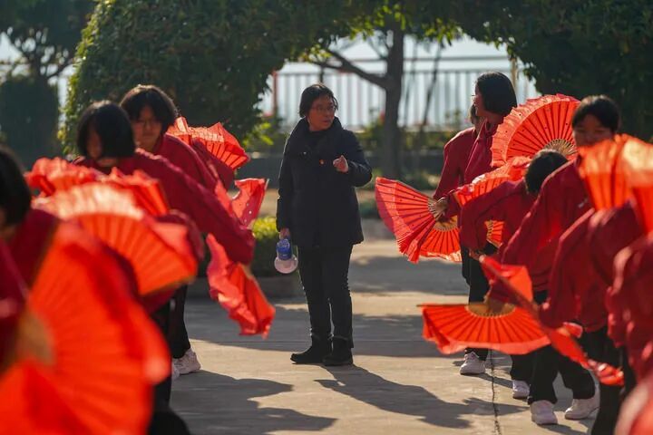 “燃灯”接力——张桂梅和她的学生们