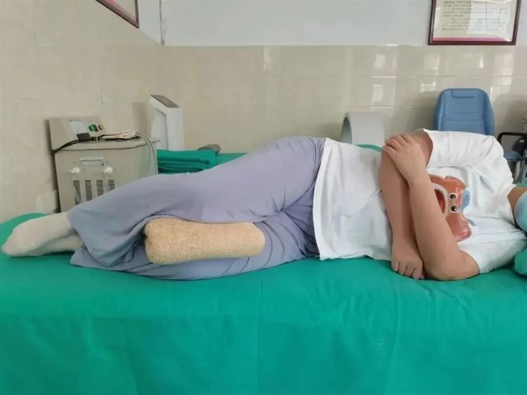 一晚没翻身，21岁女生臀部剧痛！警惕：久坐也易得，严重或危及生命