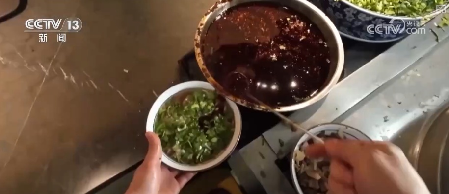 源自街头的美味加速拓展海外市场 手握技艺复合型人才为产业发展注入新活力