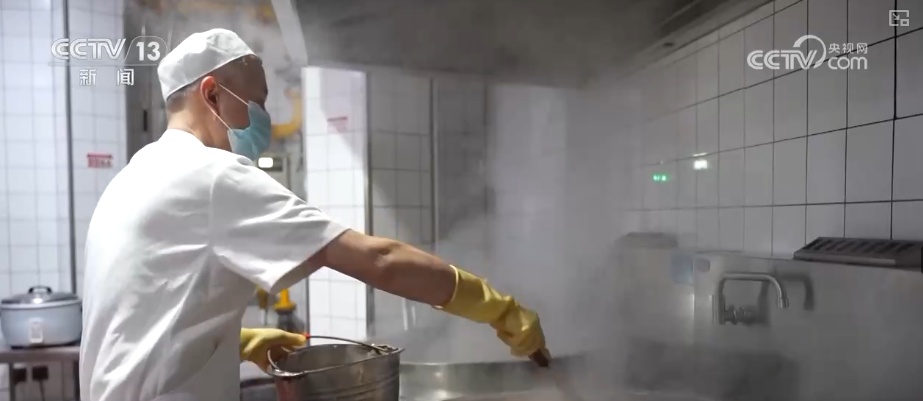 源自街头的美味加速拓展海外市场 手握技艺复合型人才为产业发展注入新活力