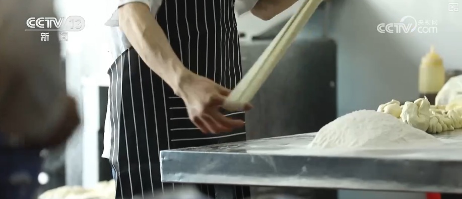 源自街头的美味加速拓展海外市场 手握技艺复合型人才为产业发展注入新活力