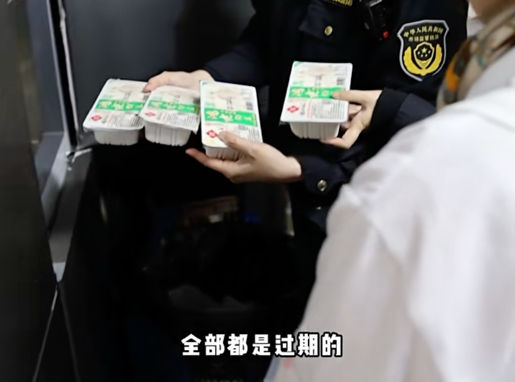 大为震惊！上海一网红店后厨被官方曝光，已立案调查！明星、博主常吃……