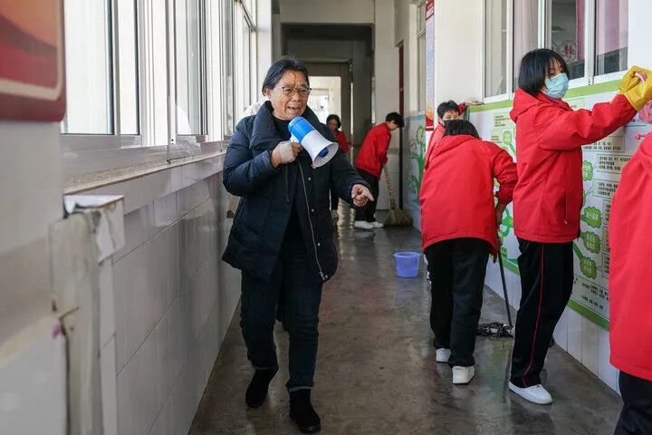 “燃灯”接力——张桂梅和她的学生们