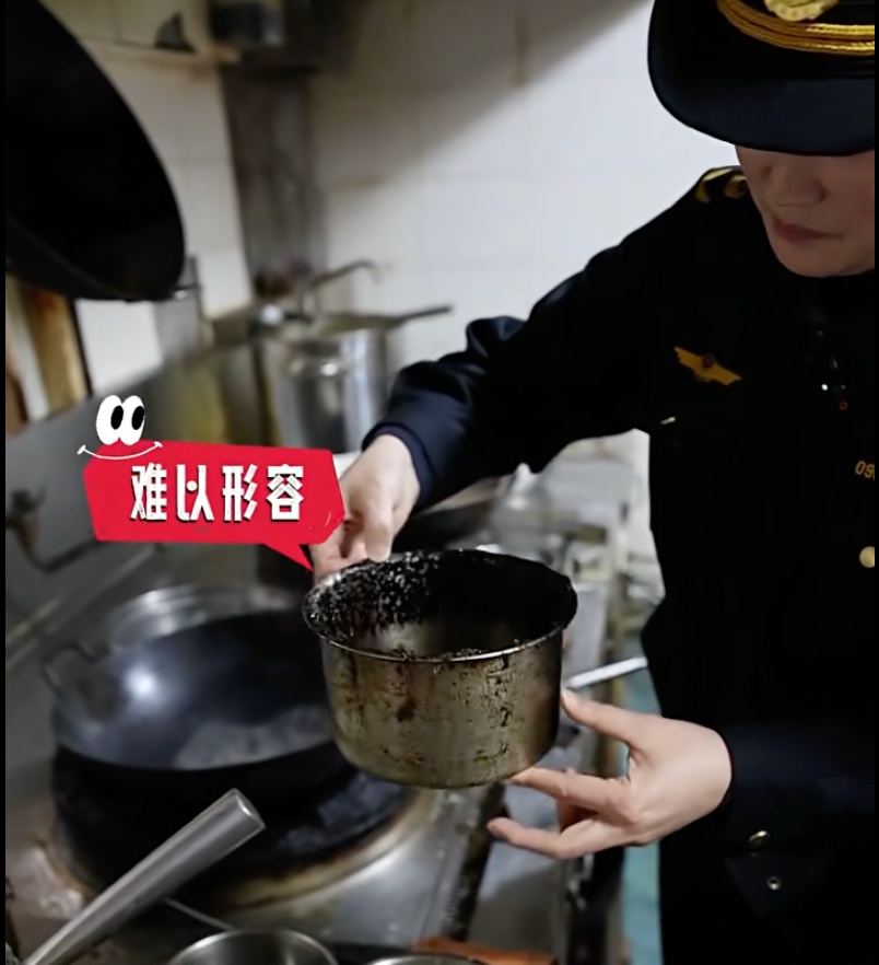 一网红店被立案调查！后厨画面曝光，头皮发麻！明星、博主常吃……