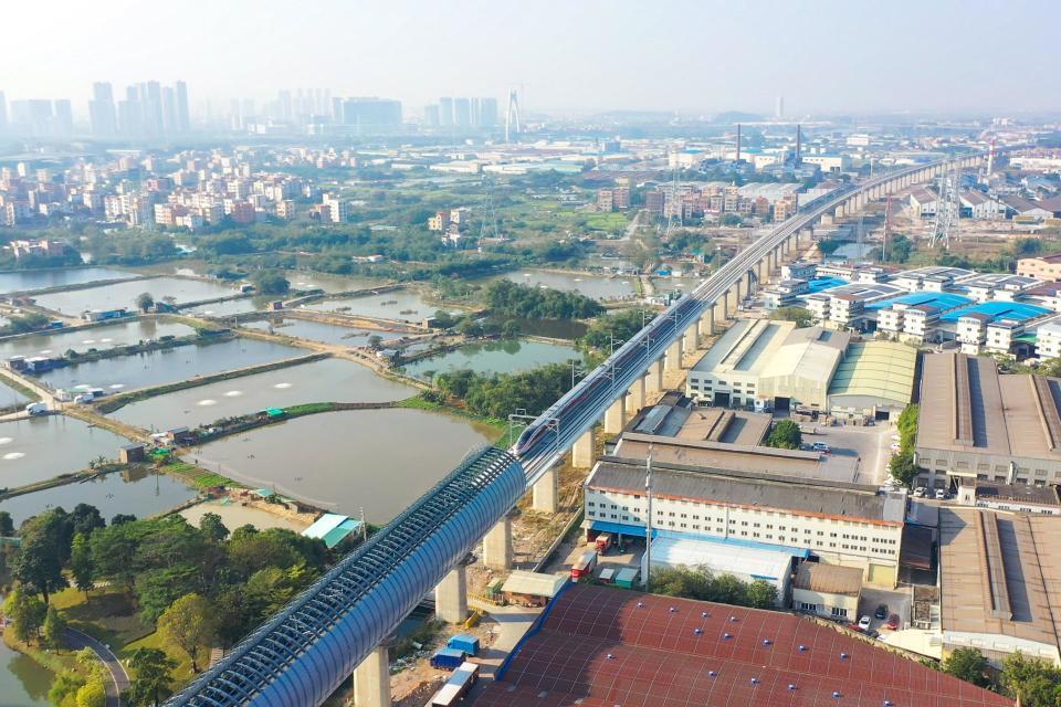 广湛、汕汕高铁今日开通运营，广州东至新塘高铁线同日开工建设