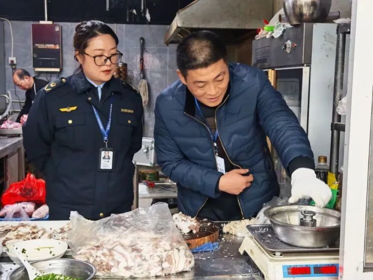 四川资阳一羊肉汤店使用“作弊秤”被查