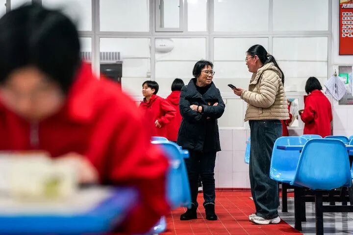 “燃灯”接力——张桂梅和她的学生们