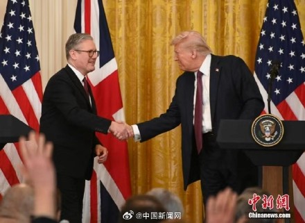 英国首相与美国总统通电话