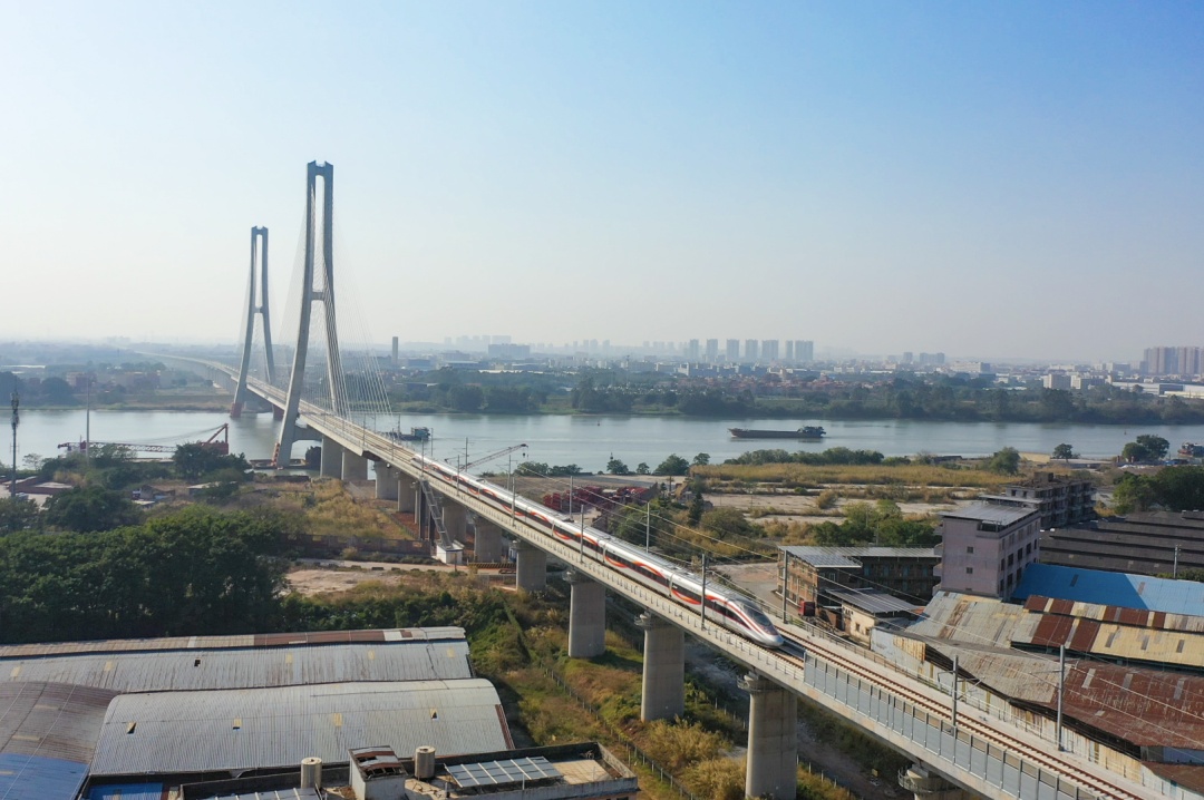 设计时速350公里！这条高铁建成通车