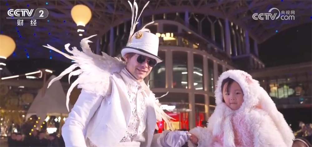 多处商圈创“新”业态解锁缤纷新场景 消费热潮涌动激活“冬日经济”