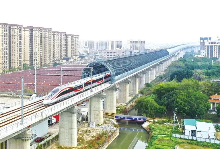 广湛高铁开通运营，未来将通过湛海高铁直通海南岛