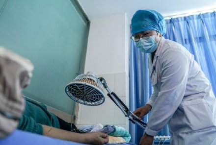 “燃灯”接力——张桂梅和她的学生们