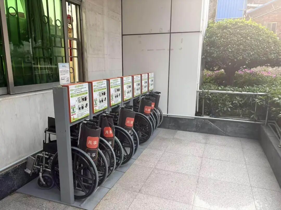 广州一老人乘电动轮椅进医院被拦，医院：出于消防安全考虑，电池可能在电梯内爆炸