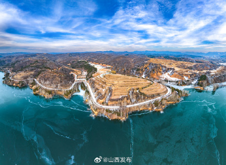 清漳河国家湿地公园冰层封冻 宛如翡翠