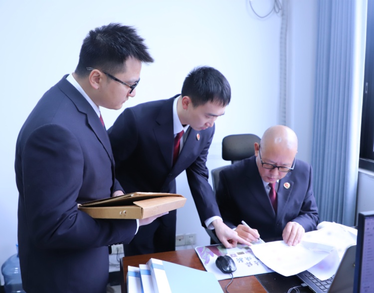 同一抢劫事实，两份判决书中却有截然不同的认定？真相隐藏了30年