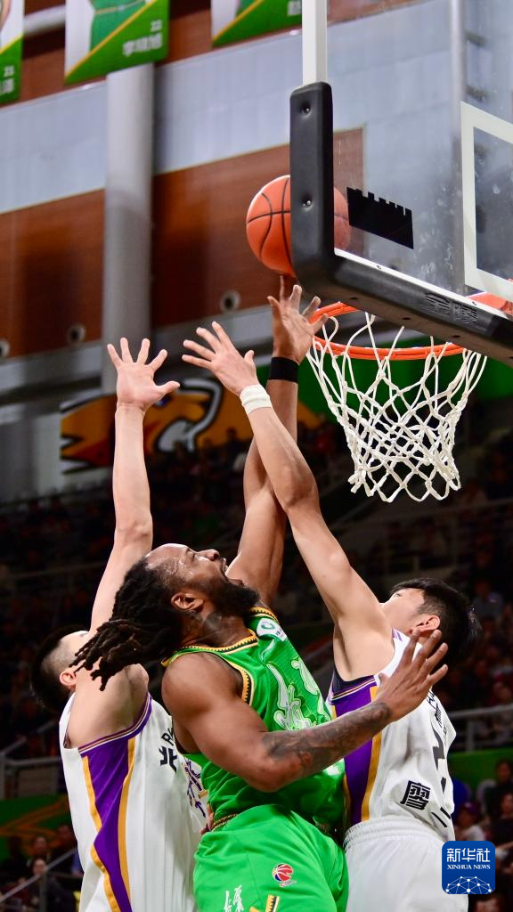 CBA：辽宁本钢胜北京控股