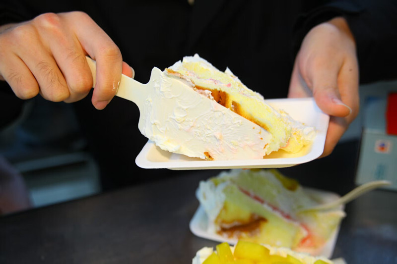 “大学四年的生日都有我们来陪你度过”！高校老师为特殊学生送温暖