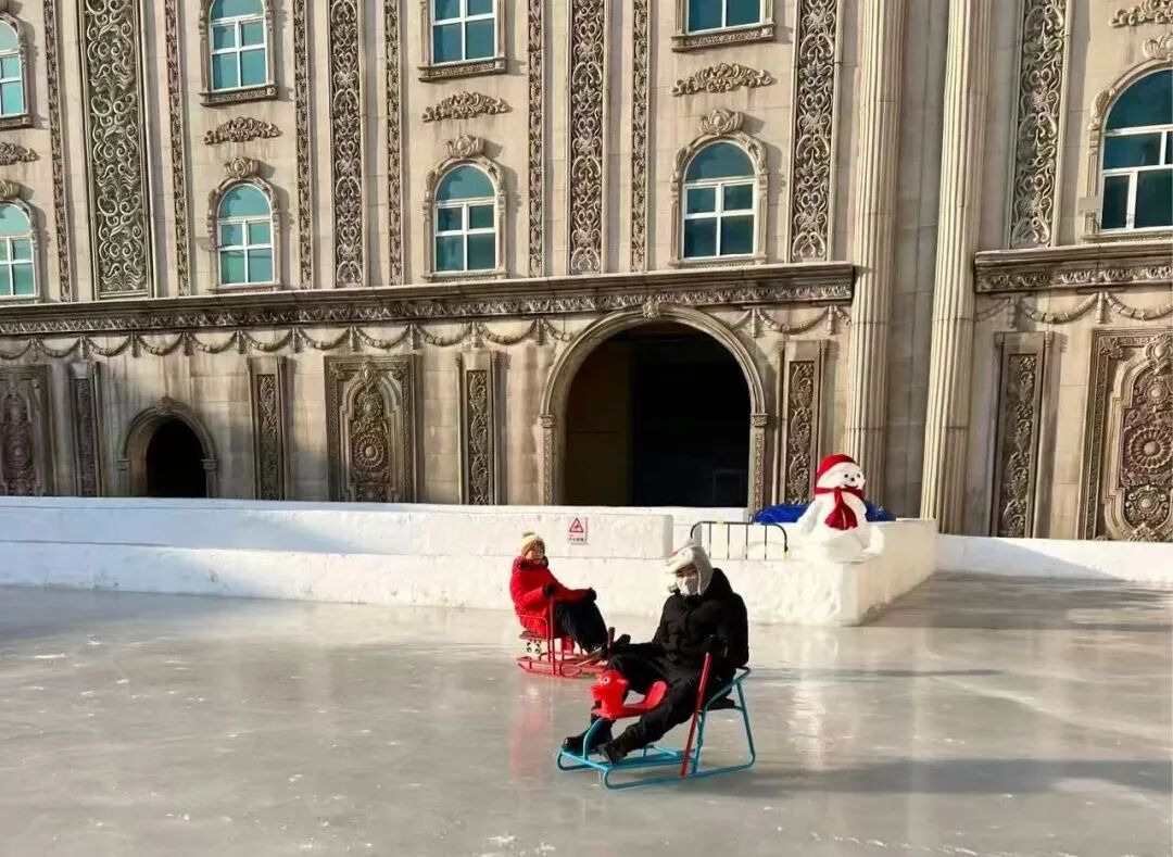 的哥帮忙做攻略、的嫂排队买红肠……青岛游客三日哈尔滨之旅收获暖意绵长
