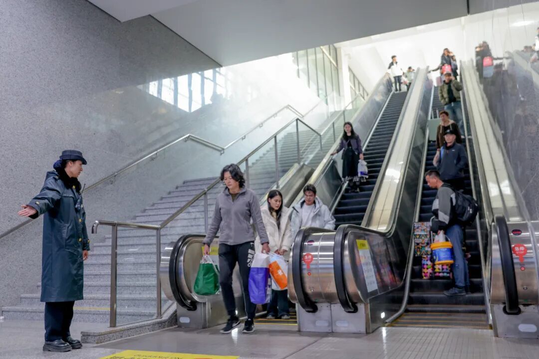 4小时3分钟，呼和浩特⇌银川！刚刚，包银高铁开通运营！