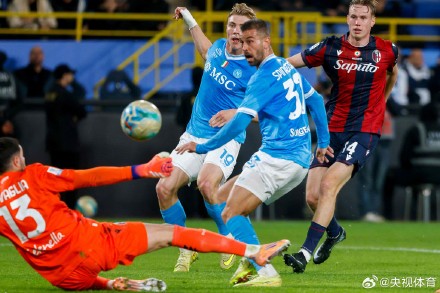 那不勒斯夺队史第三座意超杯