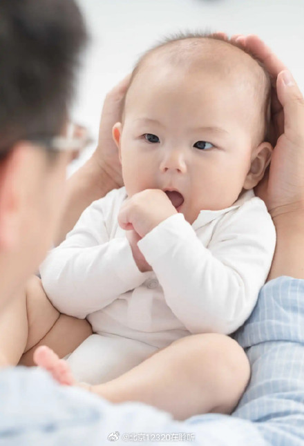 清理婴幼儿的鼻涕有妙招