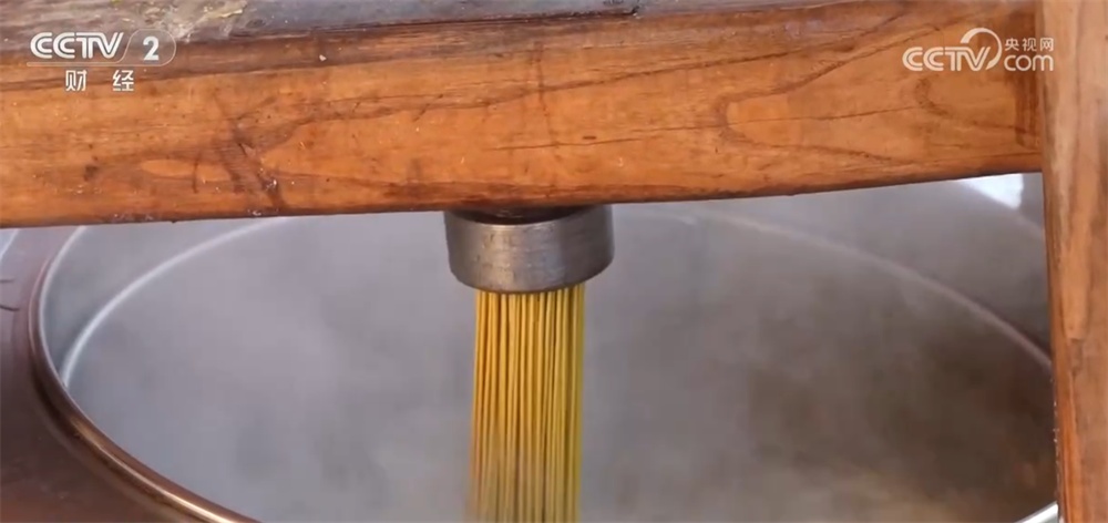 年宵花抢“鲜”上市、百年大集购销两旺 节日市场物丰价稳消费活跃