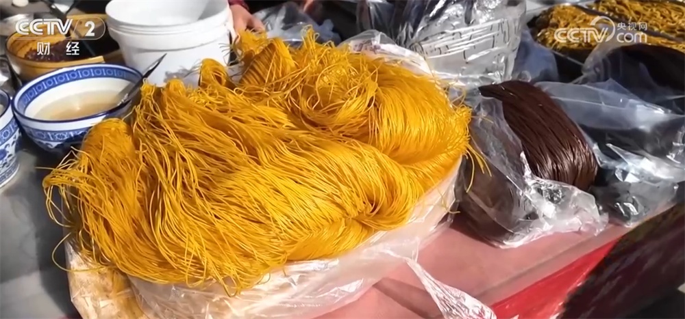 年宵花抢“鲜”上市、百年大集购销两旺 节日市场物丰价稳消费活跃