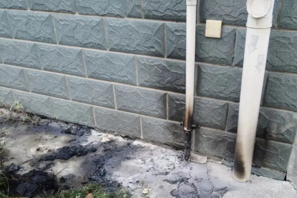 离奇的火灾！四楼着火五楼赔钱，还把三楼忙坏了……