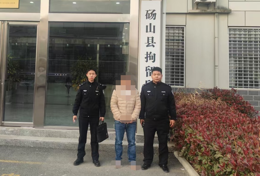 男子辱骂接警员，拘！