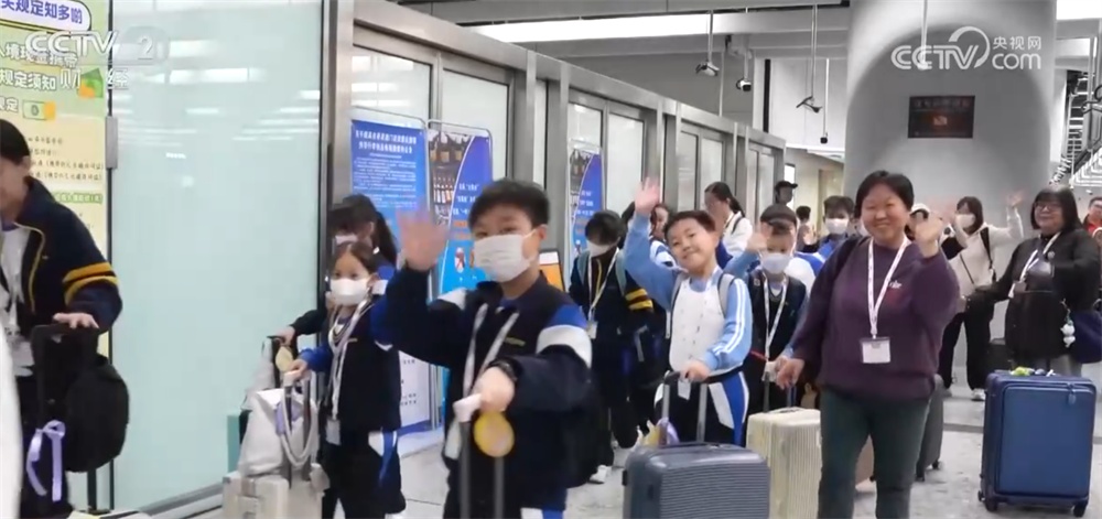 这条“钢铁大动脉”开通让区域协同发展驶上“快车道” 沿线打造城市新地标