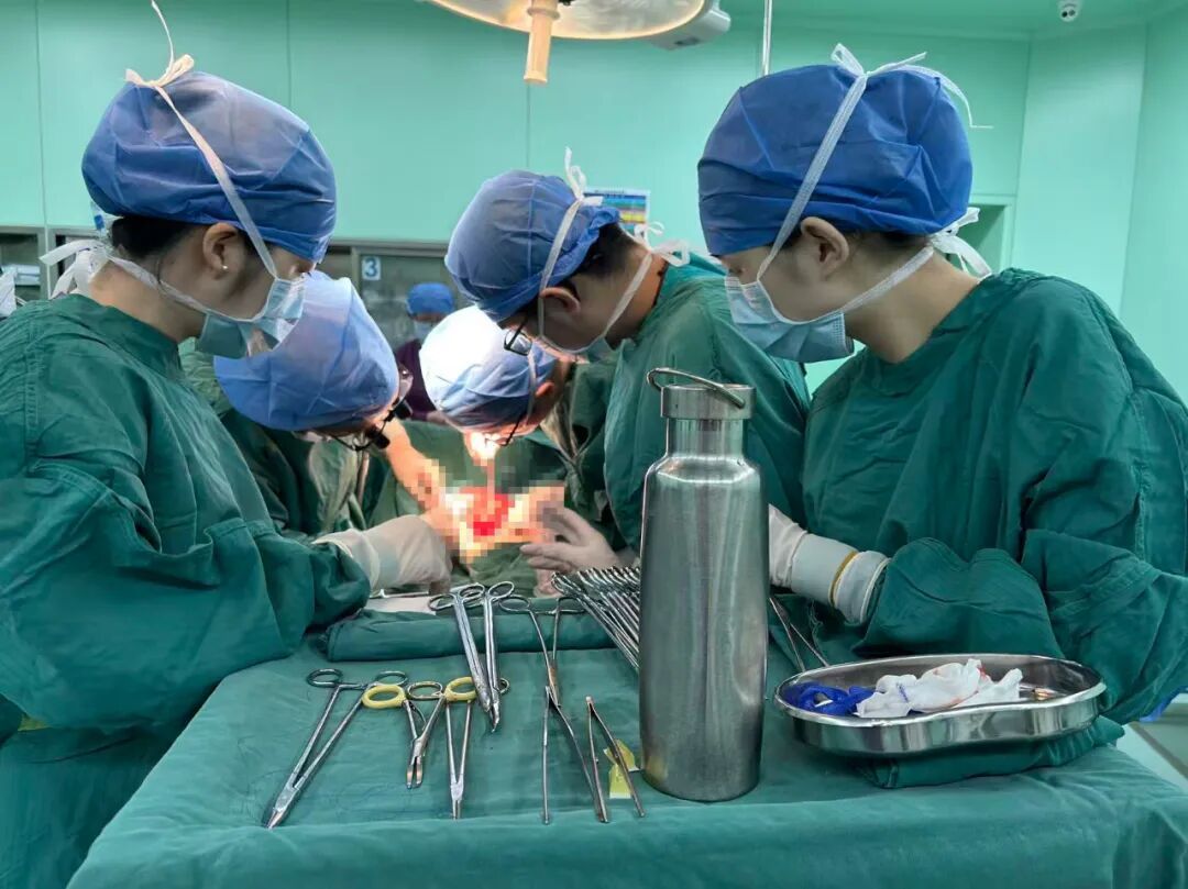 孙子在肚子上蹦了几下，爷爷动脉破裂休克！倒吸了一口凉气